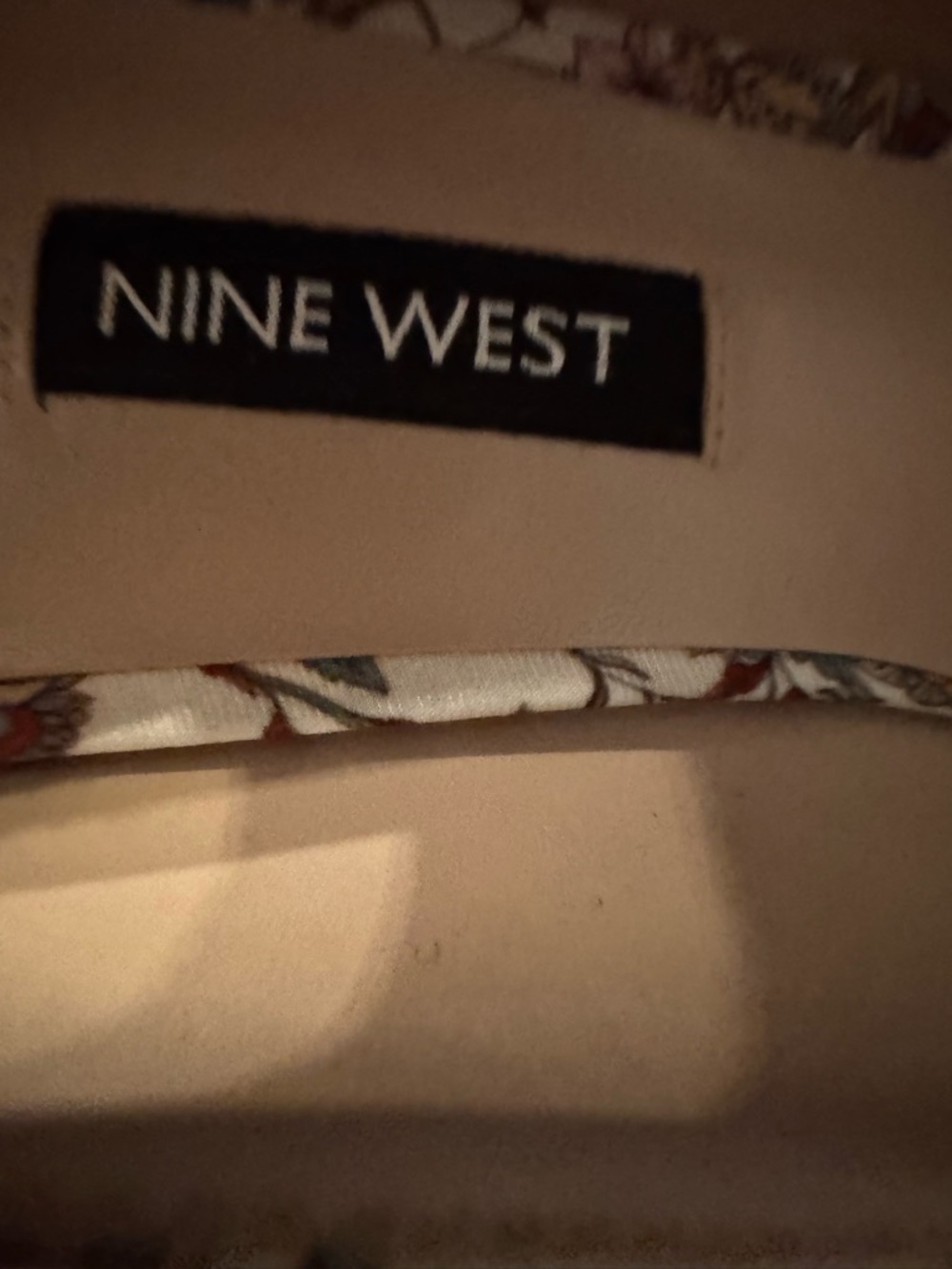 NWOT Nine West Floral Pointed Toe Stiletto 3 1/2” Heel.
A MUST FOR THE SPRING!!